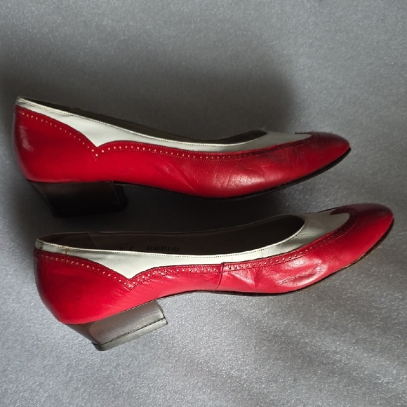 Bally Red and Cream Leather Scalloped Toe Ballet Flats - Picture 3 of 14